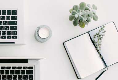 任航争抢肘击犯规，马宁果断判点，恩里克射门憾中门柱