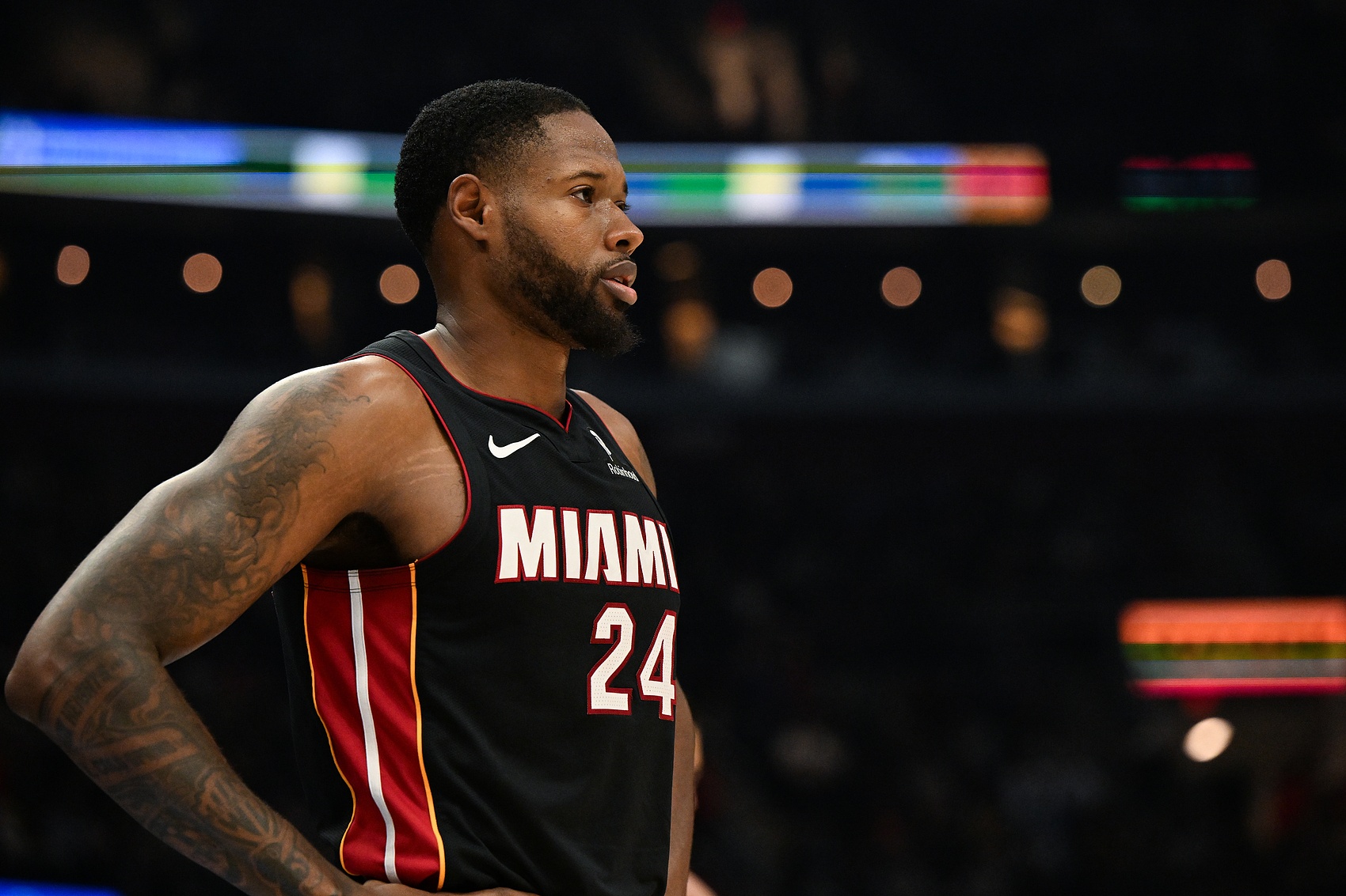 开云体育-美记：多队欣赏海史密斯攻防兼备 交易截止日前他是值得关注球员