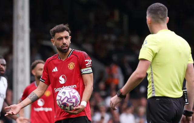 开云体育下载-B费：罚点前裁判撞我却没道歉 主罚节奏被打乱