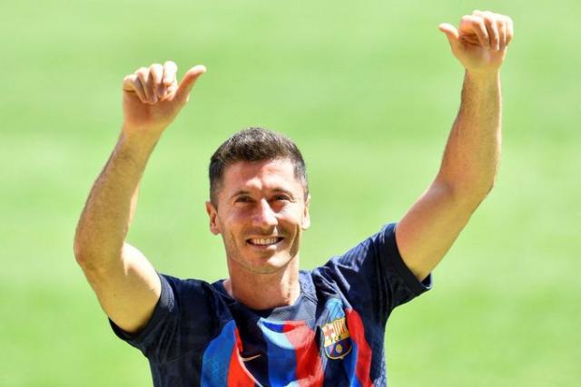 开云体育下载-莱万：年龄根本不是问题 我知道如何对付皇马